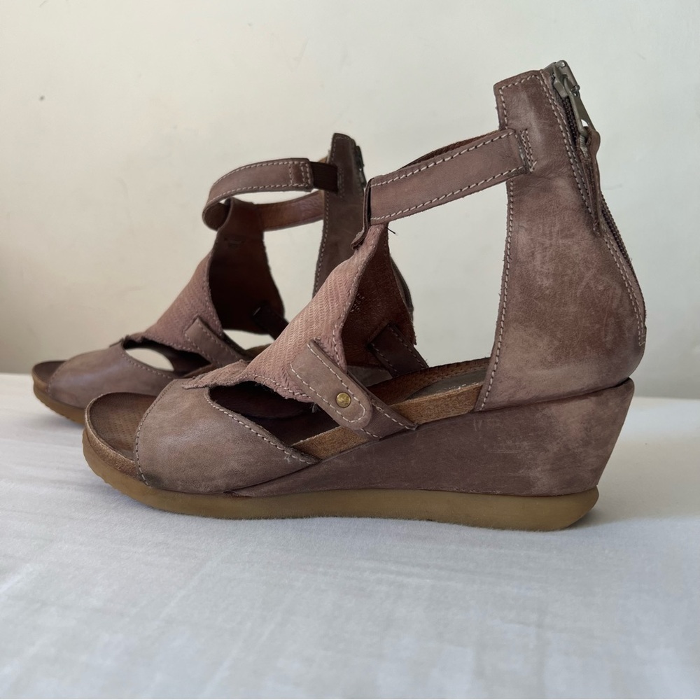 Miz Mooz size 40 wedge sandals GUC